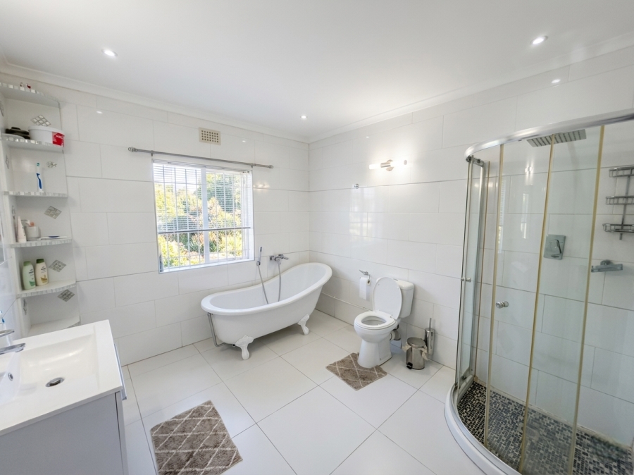 To Let 3 Bedroom Property for Rent in Bothasig Western Cape